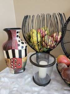 lot 89 image: Black Wire Dcor Bundle