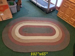 lot 208 image: Cozy Vintage Oval Rag Rug