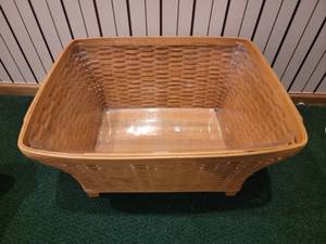 lot 199 image: Longaberger Large Open Basket with Liner