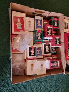 lot 312 image: Huge hallmark Keepsake Angel Collection