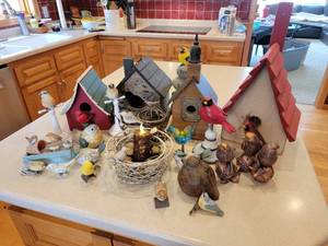 lot 411 image: Its For the Birds Decor Collection
