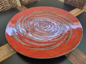 lot 96 image: Striking Resin Charger Centerpiece