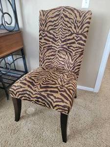 lot 9 image: Thomasville Furniture Tiger Stripe Dining Chairs