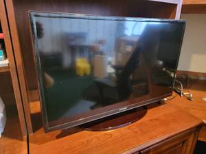 lot 406 image: Samsung 32 LED Smart HDTV