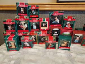 lot 262 image: Vintage Hallmark ANIMAL Christmas Ornaments NOS