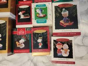 lot 271 image: Vintage Hallmark PEANUTS Christmas Ornaments NOS