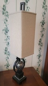 lot 114 image: Stylish Modern Table Lamp