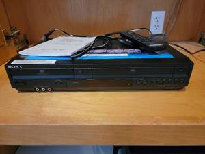 lot 400 image: Sony DVD  Video Cassette Player SLV-D281P