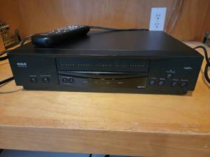 lot 401 image: RCA VHS PlayerRecorder VR612HF