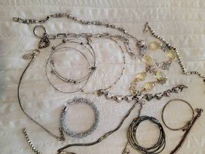 lot 79 image: Beautiful Costume Bracelet Collection