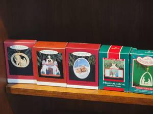 lot 279 image: Vintage Hallmark BIBLICAL Christmas Ornaments NOS