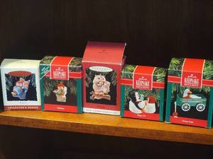 lot 282 image: Vintage Hallmark BIRDS Christmas Ornaments NOS