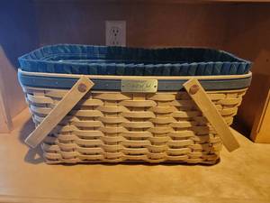 lot 197 image: 2003 Longaberger Collectors Membership Blue Green Collection
