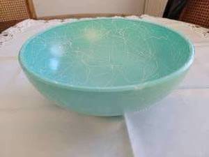 lot 43 image: Pyrex Turquoise Mixing Bowl with White Spatter