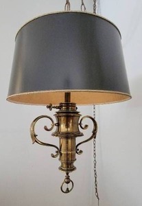 lot 92 image: Vintage Colonial Revival Hanging Brass Lamp