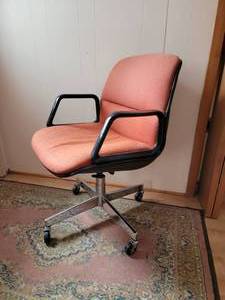 lot 94 image: All Steel Mid-Century Office Chair