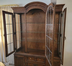 lot 7 image: Amazing Oak Display Cabinet by Drexel