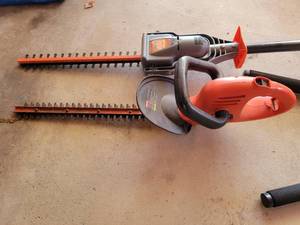 lot 111 image: Remington Hedge Trimming Kit