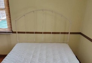 lot 59 image: Lovely Retro Bed Set