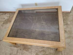 lot 39 image: Contemporary Glass Top Coffee Table