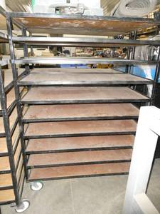 lot 5 image: Nice shelving cart on wheels 20 x 45 x 62 tall