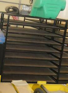 lot 7 image: Nice shelving cart on wheels 20 x 45 x 62 tall