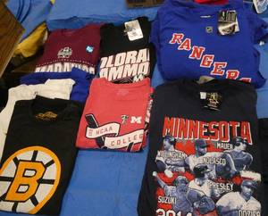 lot 31 image: 15 Adult size Large tshirts - all new