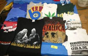 lot 33 image: 12 Adult Small tshirts