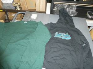 lot 60 image: 2 adult Medium sweatshirt hoodies