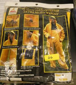 lot 66 image: Mens small rain suit extra heavyweight Bibs and jacket with hood