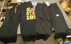 lot 75 image: 2 Girls 34 length crop pants