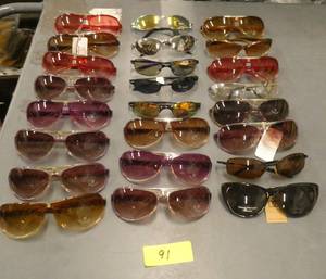 lot 91 image: 24 pair of adult sunglasses