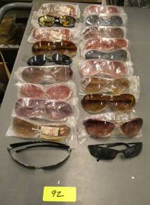 lot 92 image: 20 pair of adult sunglasses