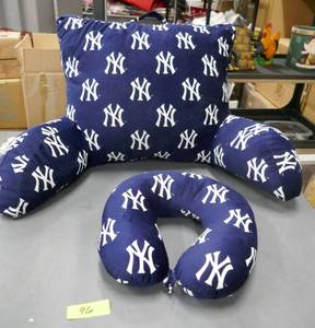 lot 96 image: New NY Yankees back pillow and neck pillow - nice and soft