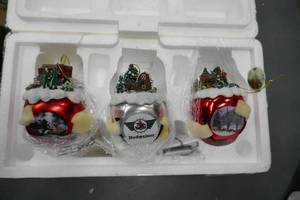 lot 106 image: Vintage Budweiser Sleigh Bell Ornaments Set #5 - New