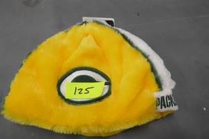 lot 125 image: New plush Packers hat