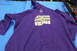 lot 221 image: New Minnesota Vikings womens size 4X hoodie