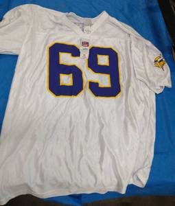 lot 227 image: Minnesota Vikings jersey shirt Mens 2XL - needs to be washed, light stain on one sleeve