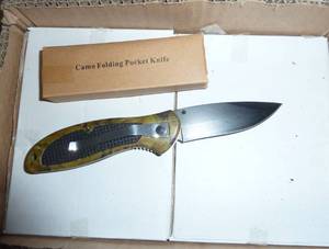 lot 120 image: Lot of 12 camo pocket knives