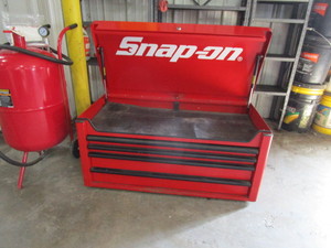 lot 32 image: Snap-On Tool Box