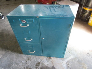 lot 34 image: Shop Cabinet wSafe 17x30x32