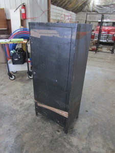 lot 38 image: Shop Cabinet 12x18x43