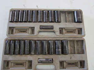 lot 44 image: 12 Drive Std & Metric Impact Sockets