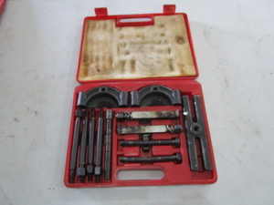 lot 61 image: Bearing SeparatorPuller Set