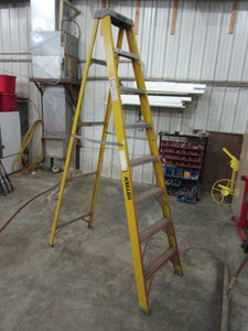 lot 15 image: Keller 8 Fiberglass Step Ladder