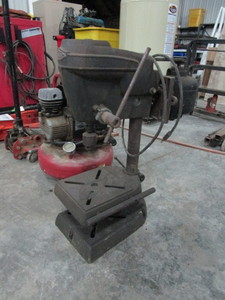 lot 22 image: Bench Top Drill Press