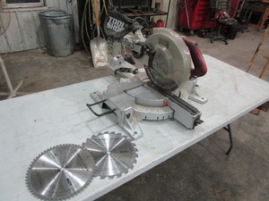 lot 124 image: 10 Miter Saw