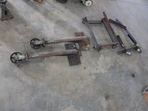 lot 134 image: Jacks for Splitting Tractor Frames