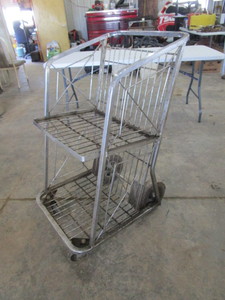 lot 150 image: Battery Cart
