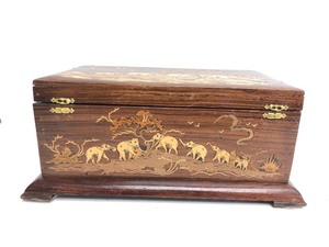 lot 16 image: Vintage Oriental Inlaid Wood Jewelry Box wElephants